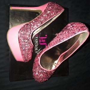 7 1/2 BRAND NEW never worn. Justfavulous pumps